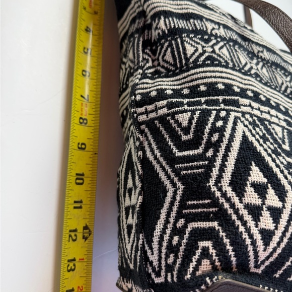 Thirty-One Tribal Black and White Tote - Picture 6 of 11